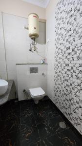 Bathroom Image of 5500 Sq.ft 6 BHK Villa for sale in BHEL Township, Sector 17 Noida for Rs. 149500000