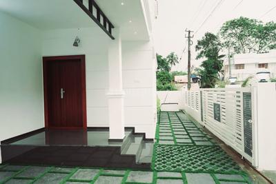 Balcony Image of 2400 Sq.ft 4.5 BHK Independent House for sale in Thevakkal Kochi for Rs. 12900001