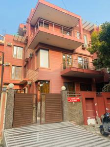 Image of Urbanroomz Girls PG nearby Cyberhub Cybercity in DLF Phase 2, Gurgaon