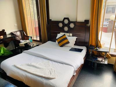 Bedroom Image of Urbanroomz Girls PG in DLF Phase 2, Gurgaon