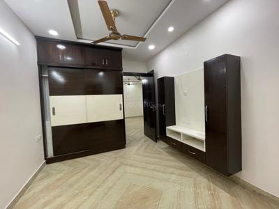 Bedroom Image of 800 Sq.ft 2 BHK Builder Floor for rent in Pitampura New Delhi for Rs. 25000