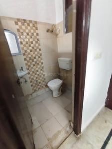 Bathroom Image of 750 Sq.ft 2 BHK Independent House for rent in Munirka New Delhi for Rs. 24000