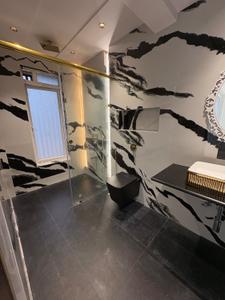 Bedroom Image of 4200 Sq.ft 4.5 BHK Apartment / Flat for sale in Raunak Viraj Tower, Thane West Thane for Rs. 120000000
