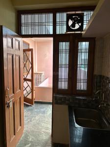 Kitchen Image of 600 Sq.ft 2 BHK Builder Floor for rent in Indralok Colony Lucknow for Rs. 12000