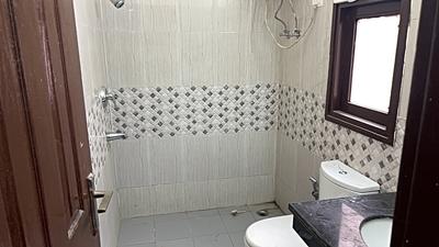 Bathroom Image of 1213 Sq.ft 2.5 BHK Apartment / Flat for sale in Wave Floors, Wave City Ghaziabad for Rs. 9500000