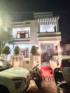 Image of 1500 Sq.ft 2 BHK Builder Floor for rent in Eldeco Sanskriti Enclave, Eldeco II, Lucknow for Rs. 18000