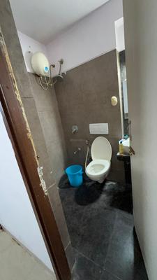 Bathroom Image of 800 Sq.ft 1 BHK Builder Floor for rent in Nipania Indore for Rs. 21000