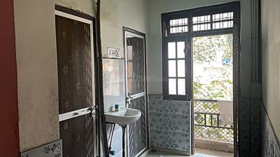 Bathroom Image of 1375 Sq.ft 3 BHK Builder Floor for rent in Triveni Nagar Lucknow for Rs. 15000