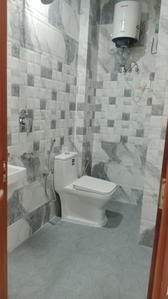 Bathroom Image of 900 Sq.ft 1 BHK Independent House for rent in Sector 17 Gurgaon for Rs. 30200