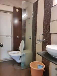Common Bathroom Image of 1350 Sq.ft 3 BHK Apartment / Flat for rent in Bhoomi Acres, Hiranandani Estate Thane for Rs. 45000