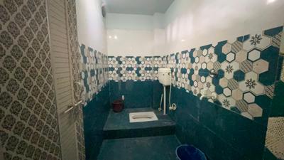 Bathroom Image of 700 Sq.ft 2 BHK Builder Floor for rent in Tajpur Varanasi for Rs. 14000