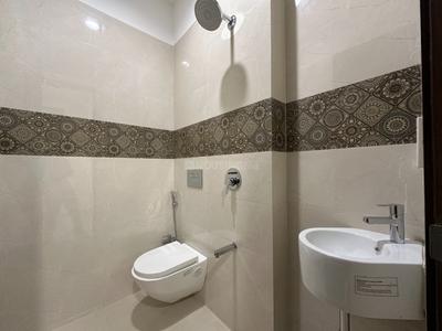 Bathroom Image of 1318 Sq.ft 3 BHK Apartment / Flat for sale in K Raheja Amaltis, Sion Mumbai for Rs. 52700000