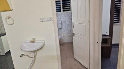 Bathroom Image of 800 Sq.ft 2 BHK Independent House for rent in K R Puram Bengaluru for Rs. 14500