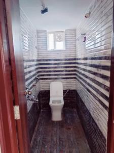 Bathroom Image of 1400 Sq.ft 3 BHK Builder Floor for rent in Gaddiannaram, Saidabad Hyderabad for Rs. 26000