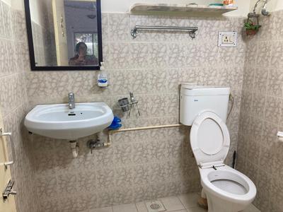 Bathroom Image of 650 Sq.ft 1 BHK Apartment / Flat for rent in Sama Savli Vadodara for Rs. 16000