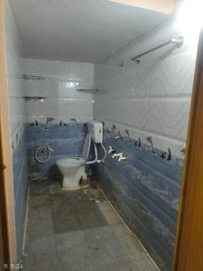 Bathroom Image of 600 Sq.ft 2 BHK Builder Floor for rent in Gayathripuram Mysore for Rs. 10000