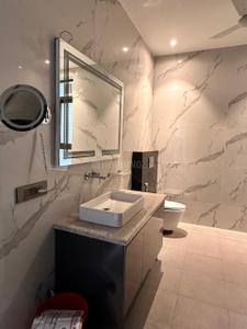 Image of 3670 Sq.ft 3 BHK Apartment / Flat for rent in SS The Hibiscus, Sector 50, Gurgaon for Rs. 130000