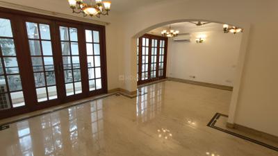 Living Room Image of 3500 Sq.ft 3 BHK Apartment / Flat for rent in Frazer Town Bengaluru for Rs. 211000