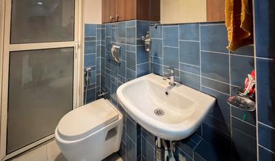 Bathroom Image of 432 Sq.ft 1 BHK Apartment / Flat for sale in Lodha Amara, Thane West Thane for Rs. 9900000