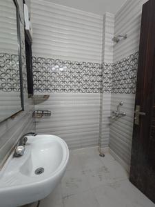 Bathroom Image of 1250 Sq.ft 2 BHK Builder Floor for rent in Sector 46 Gurgaon for Rs. 26500