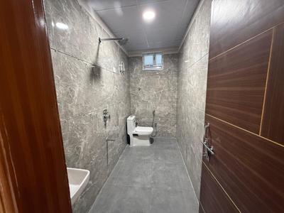 Bathroom Image of 1400 Sq.ft 3 BHK Apartment / Flat for rent in Jagatpura Jaipur for Rs. 28000