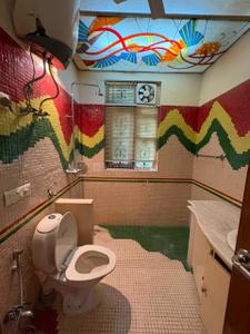 Bathroom Image of 1200 Sq.ft 2 BHK Builder Floor for rent in Green Park Extension New Delhi for Rs. 80000