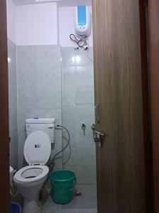 Common Bathroom Image of 1200 Sq.ft 1 RK Apartment / Flat for rent in Sector 62A Noida for Rs. 14500