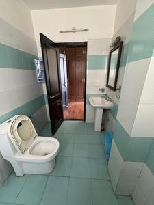 Bathroom Image of 1350 Sq.ft 2 BHK Apartment / Flat for rent in Kasauli Solan for Rs. 35000