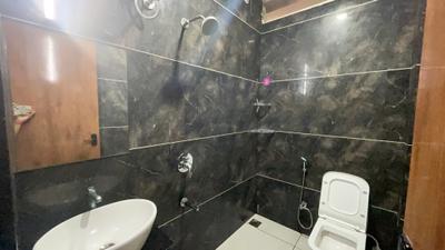 Bathroom Image of 350 Sq.ft 1 RK Apartment / Flat for rent in Scheme No 94C Indore for Rs. 13000