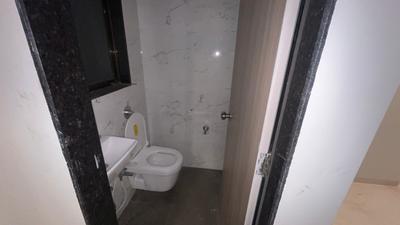 Bathroom Image of 550 Sq.ft 1 BHK Apartment / Flat for rent in Ufasa Fortune Star, Byculla Mumbai for Rs. 50000