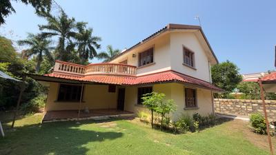 Living Room Image of 7767 Sq.ft 4 BHK Villa for sale in Navratna Kalhaar Bungalows Sec1, Shilaj Ahmedabad for Rs. 100000000