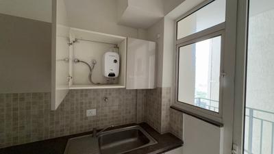 Kitchen Image of 1050 Sq.ft 2 BHK Apartment / Flat for rent in Godrej Woods, Sector 43 Noida for Rs. 52000