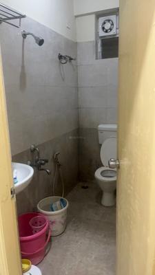 ARS Green Villae Raspberry Bathroom Two 3