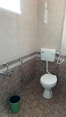 Bathroom Image of 550 Sq.ft 1 RK Apartment / Flat for rent in Gokhalenagar Pune for Rs. 16000