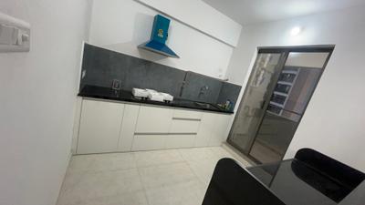 Kitchen Image of 1350 Sq.ft 3 BHK Apartment / Flat for rent in Wellington at Pride World City, Charholi Budruk Pune for Rs. 32000