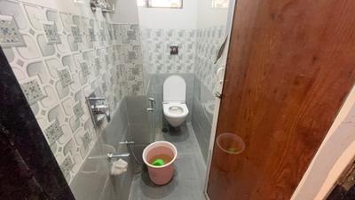 Bathroom Image of 550 Sq.ft 1 BHK Apartment / Flat for rent in Kopar Khairane Navi Mumbai for Rs. 31000