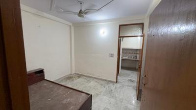Bedroom Image of 600 Sq.ft 2 BHK Builder Floor for rent in Mayur Vihar Phase 1 New Delhi for Rs. 18000