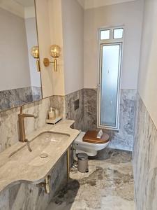 Common Bathroom One Image of 2625 Sq.ft 5 BHK Apartment / Flat for sale in Bhoomi Simana Building 2, Parel Mumbai for Rs. 139900000
