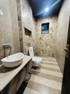 Bathroom Image of 1620 Sq.ft 3 BHK Builder Floor for rent in BPTP District, Sector 81 Faridabad for Rs. 40000