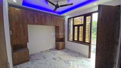 Bedroom Image of 915 Sq.ft 3 BHK Builder Floor for rent in Palam New Delhi for Rs. 25000