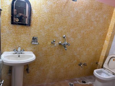 Bathroom Image of 1600 Sq.ft 3 BHK Independent House for rent in Civil Lines Allahabad for Rs. 30000