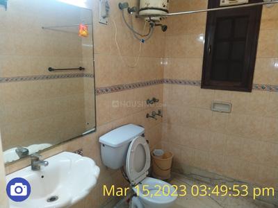 Bathroom Image of 200 Sq.ft 1 RK Studio for rent in Sector 31 Noida for Rs. 18500