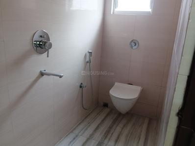 Bathroom Image of 1400 Sq.ft 3 BHK Apartment / Flat for rent in Metro Apartment, Tangra Kolkata for Rs. 31000