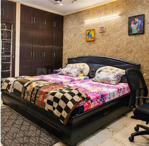 Bedroom Image of 1100 Sq.ft 2 BHK Builder Floor for sale in Ramesh Nagar New Delhi for Rs. 13000000