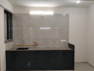 Kitchen Image of 870 Sq.ft 2 BHK Apartment / Flat for rent in Shree Sahajanand Helenium, Chandkheda Ahmedabad for Rs. 20000