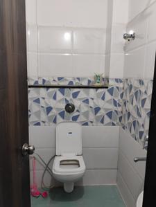 Bathroom Image of 500 Sq.ft 1 BHK Apartment / Flat for rent in Khatiwala Tank Indore for Rs. 10500