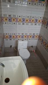 Bathroom Image of 1800 Sq.ft 1 BHK Independent House for rent in Vrindavan Yojana Lucknow for Rs. 7500