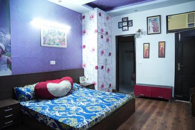 Bedroom Image of 1620 Sq.ft 3 BHK Builder Floor for sale in Preet Vihar New Delhi for Rs. 30000000