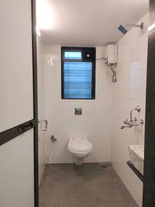 Common Bathroom Image of 655 Sq.ft 1 BHK Apartment / Flat for sale in Kandivali West Mumbai for Rs. 9000000