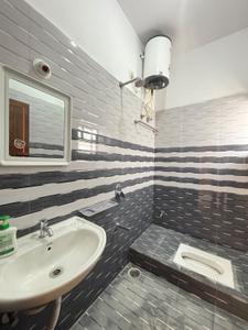 Bathroom Image of 900 Sq.ft 2 BHK Builder Floor for rent in Kaggadasapura Bengaluru for Rs. 28000